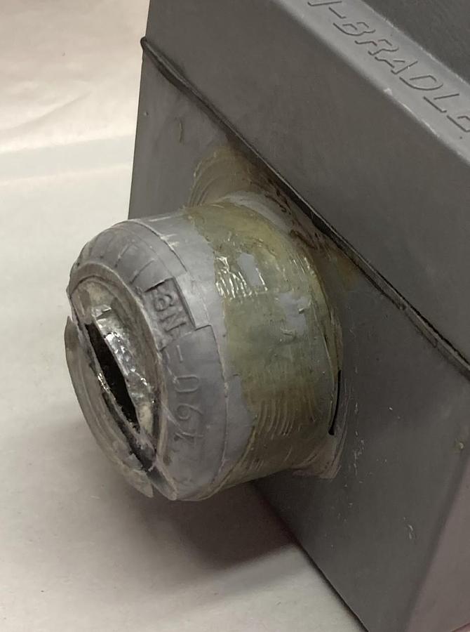 Used Allen-Bradley,800R-2HA4R,Push Button Station Ser C 600Vac