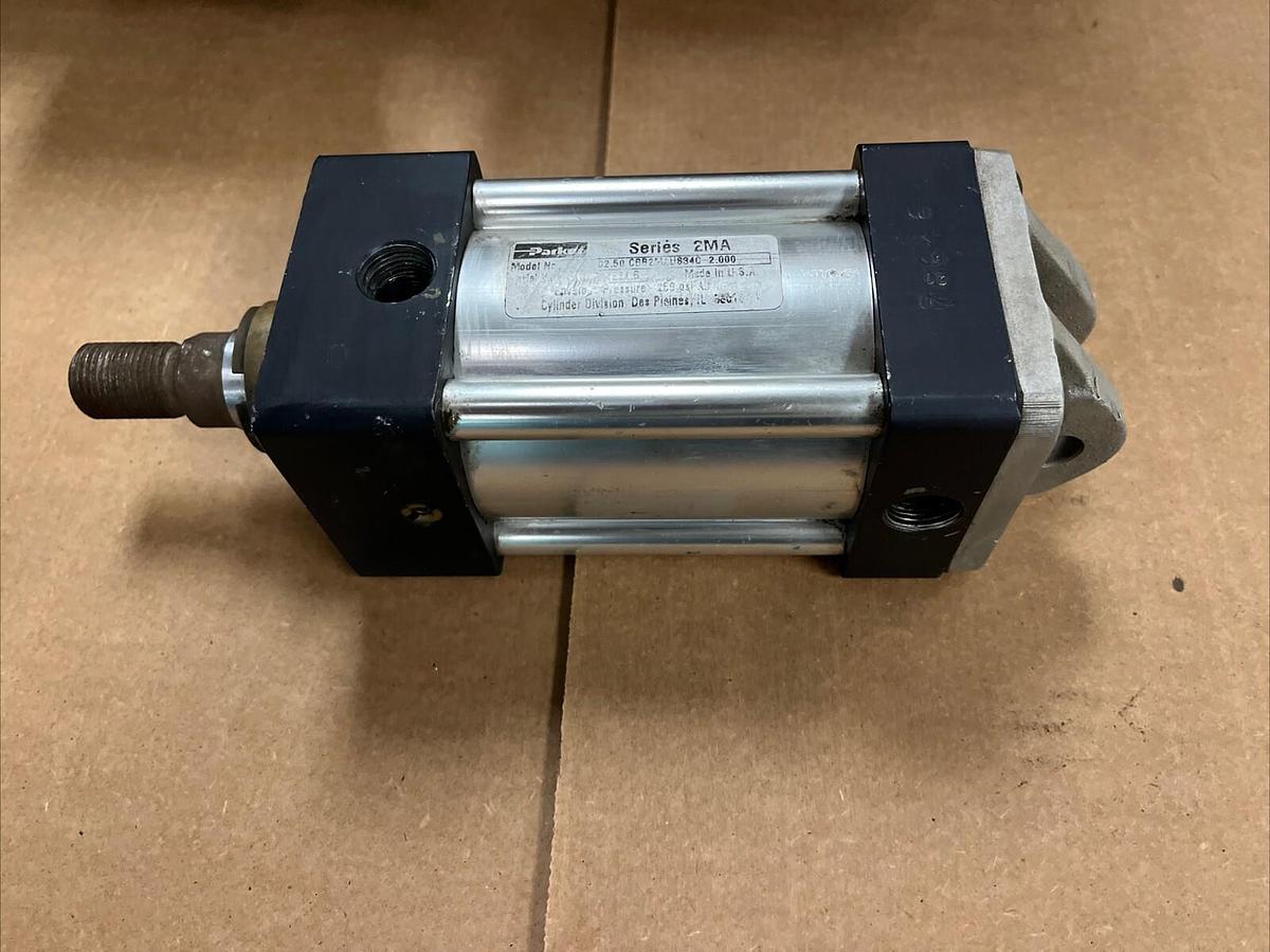 Used PARKER SHRADER BELLOWS,02.50-CBB2MAUS34AC-2.000,SERIES 2MA PNEUMATIC CYLINDER