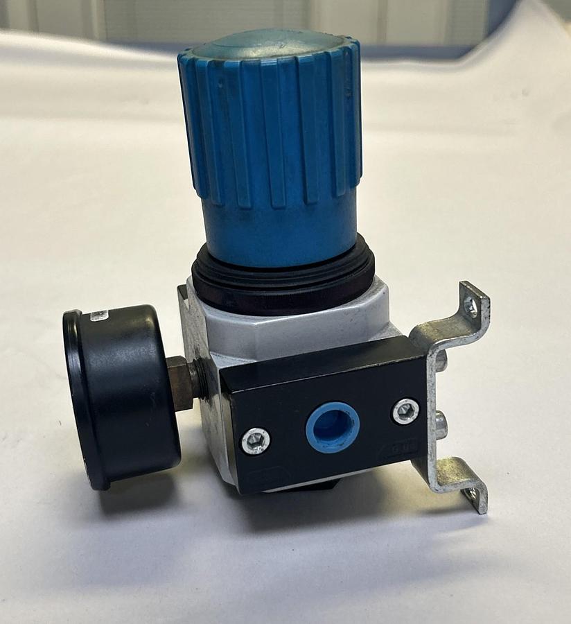 Used FESTO,LR-D-7-MIDI,PRESSURE REGULATOR W/ GAUGE