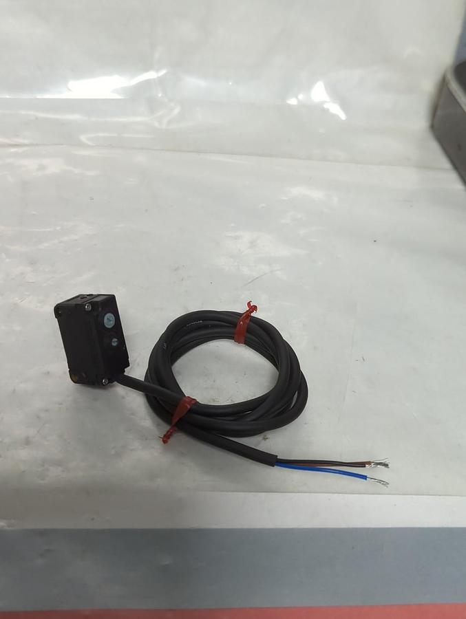 Used KEYENCE,PZ-G102P,PHOTOELECTRIC SENSOR PRE-OWNED