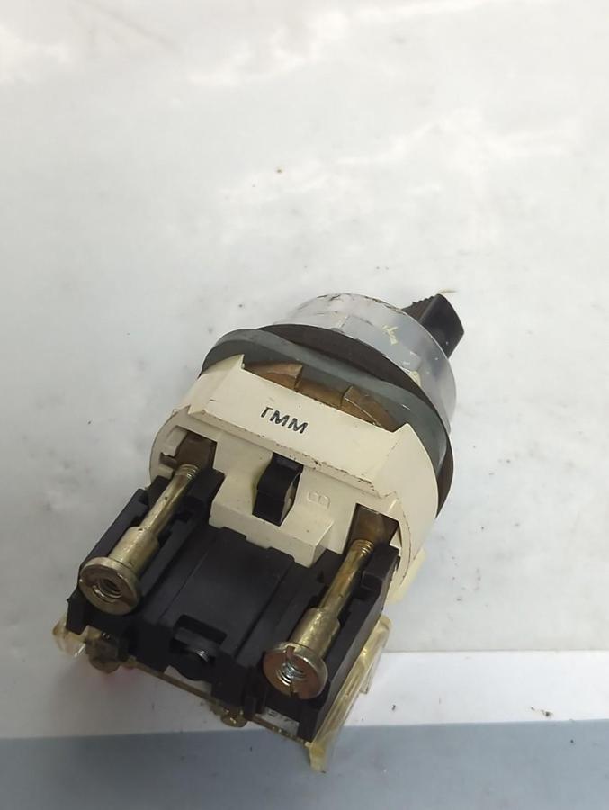 Used ALLEN BRADLEY,800T-H2,SERIES T SELECTOR SWITCH PRE-OWNED