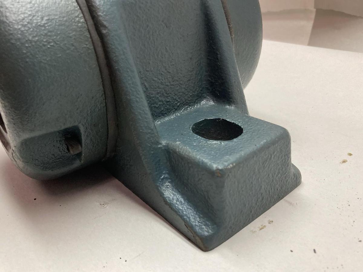 Rexnord,AZA-2115,Solid-Housed Pillow Block Roller Bearing