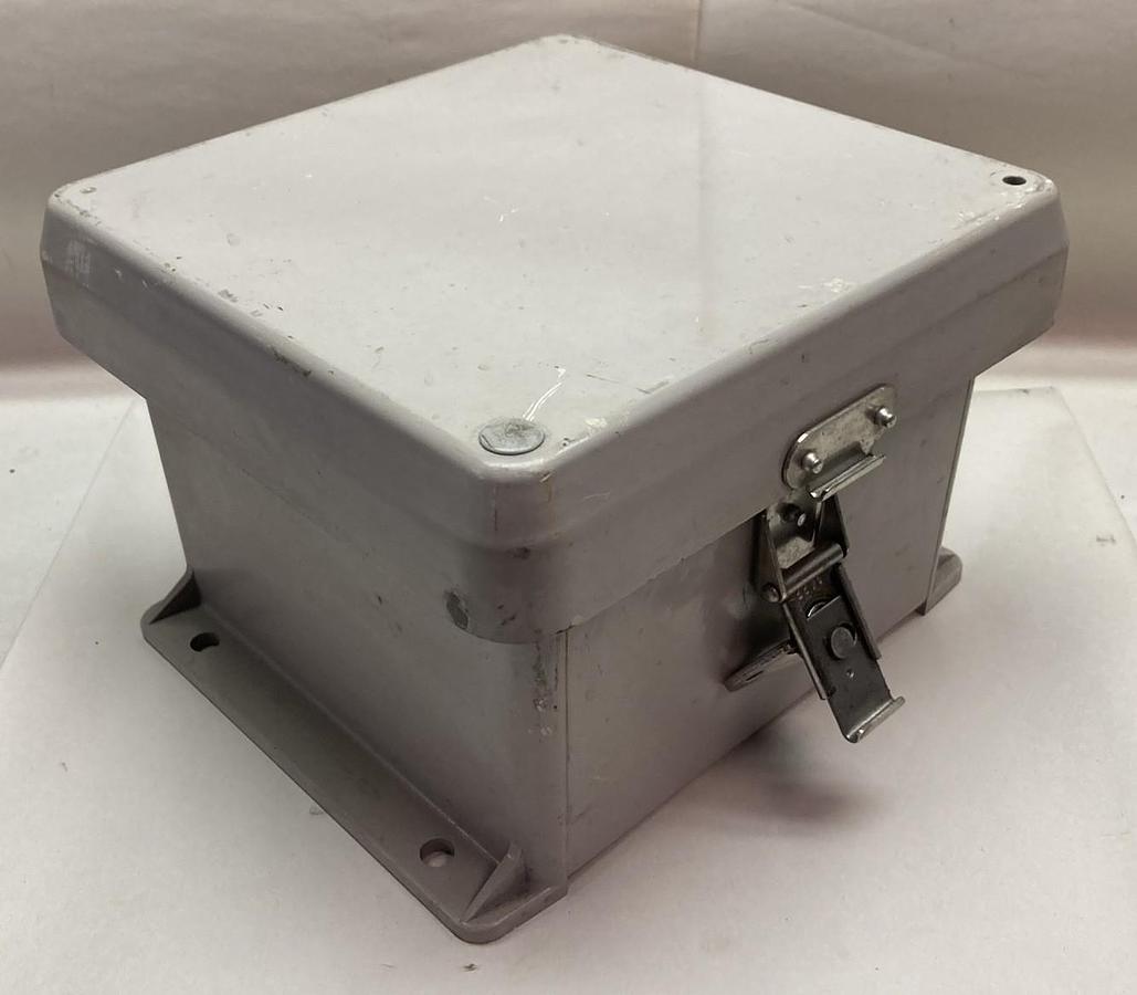 Used Hubbell,AU470121,Indoor Enclosure