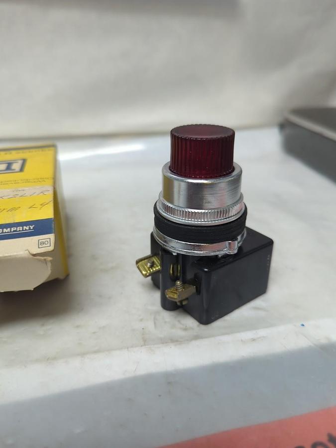 SQUARE D,9001 K2L1R,ILLUMINATED PUSH BUTTON RED NOS
