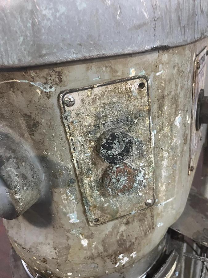 Used HOBART,H-600,INDUSTRIAL MIXER 3PH 1HP NEEDS REBUILT