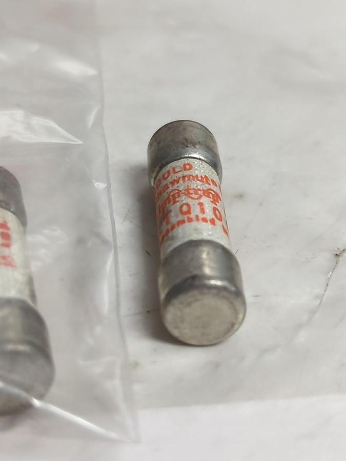 Used FERRAZ SHAWMUT,ATQ10,AMP-TRAP 10 AMP FUSE LOT OF 11 PRE-OWNED