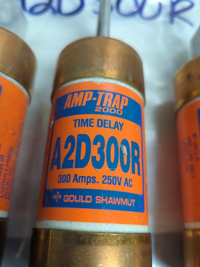 GOULD SHAWMUT,A2D300R,AMP-TRAP 300 AMP FUSE LOT OF 3 NOS