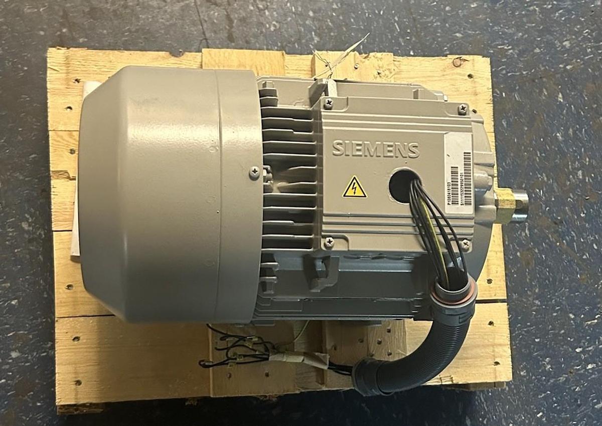 SIEMENS,1LA9131-2LA90-ZT21,MOTOR 7.5KW 360V 2940RPM 3PH 132S FRAME