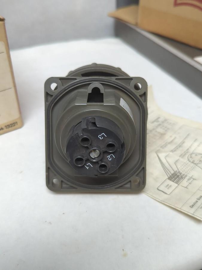 PASS & SEYMOUR,PS420R7-W,PIN & SLEEVE W.T. RECEPTACLE 20A 3PH 480VAC NOS