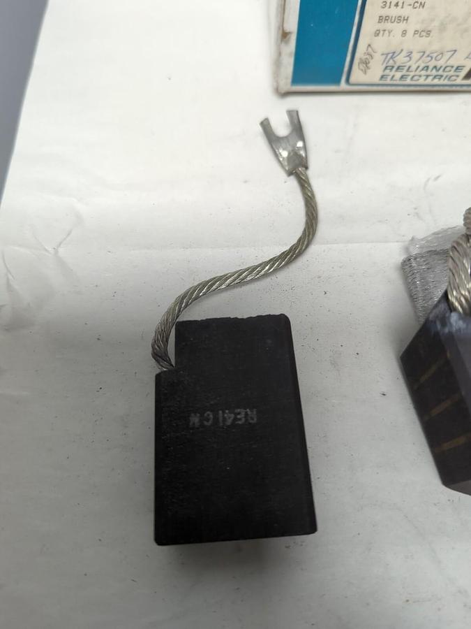 RELIANCE ELECTRIC,3141-CN,CARBON MOTOR BRUSHES BOX OF 8 PIECES NOS