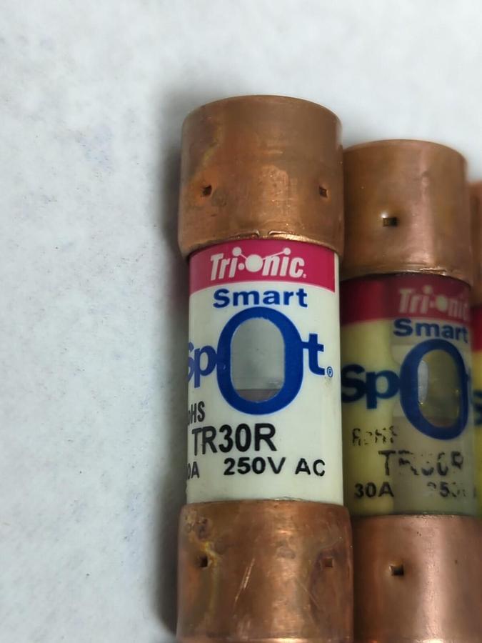 Used FERRAZ SHAWMUT,TR30R,SMART-SPOT 30 AMP FUSE LOT OF 4 PRE-OWNED