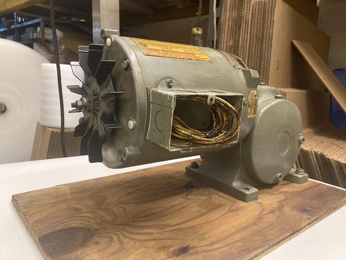 US Motors,UTP-GWP,0.75 HP 1750 RPM Syncrogear with E180 0.5 HP Motor