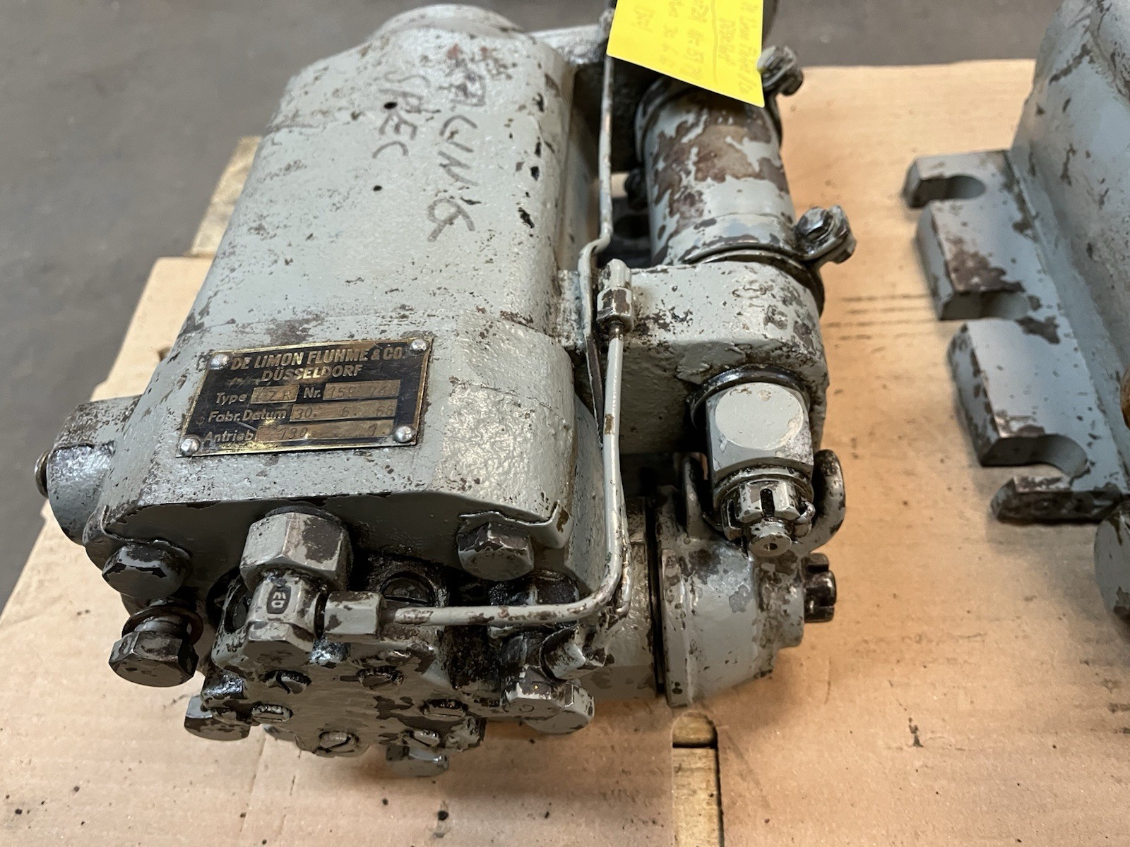 Used DE LIMON FLUHME,FZR 159-746,CENTRAL GREASE PLUNGER PUMP