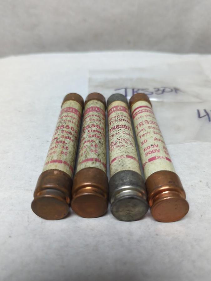 Used GOULD SHAWMUT,TRS30R,TRI-ONIC 30 AMP FUSE LOT OF 4 PRE-OWNED