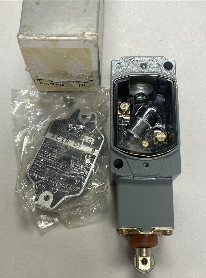 Used ALLEN BRADLEY,802R-DF,SER B LIMIT SWITCH NEW