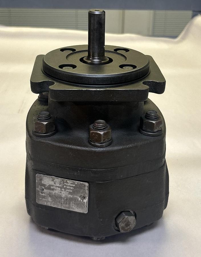 Used PARKER HANNIFIN,M2D085X3324,HYDRAULIC MOTOR