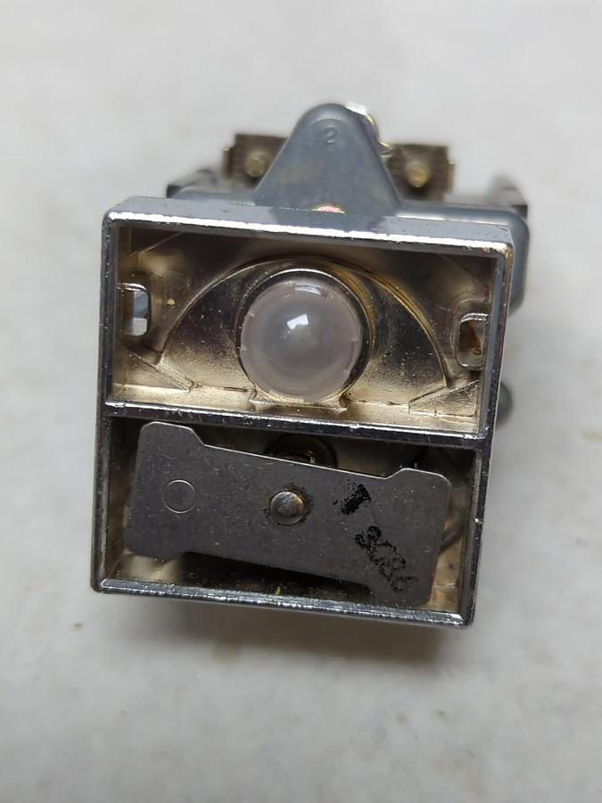 EATON CUTLER-HAMMER,E30DA,COMPACT PUSHBUTTON WITH INDICATOR LIGHT 120V 50/60HZ