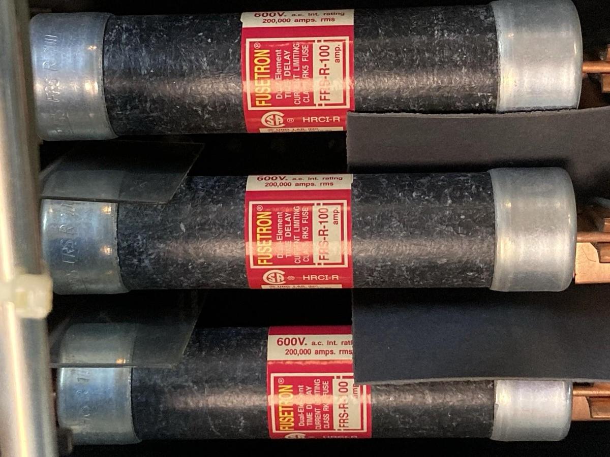 Used Cutler Hammer,100 Amps,18 INCH MCC Disconnect Feeder Bucket 480V 60Hz