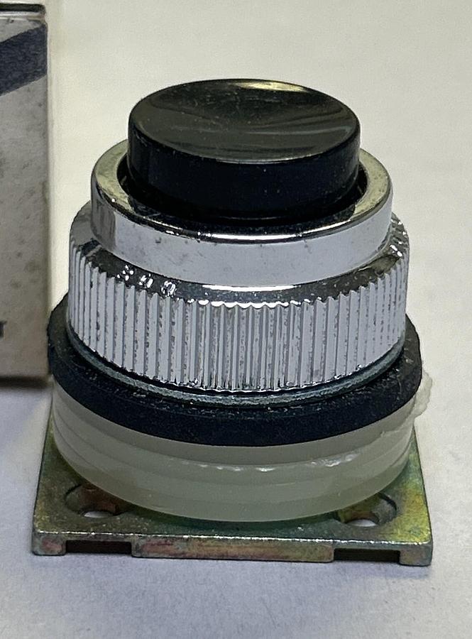 SYLVANIA,100MA11,PUSH BUTTON NOS