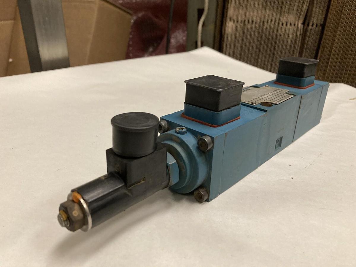 Used Mannesmann Rexroth,4WRE6E16-11/24 Z4/V, Proportional Directional Valve