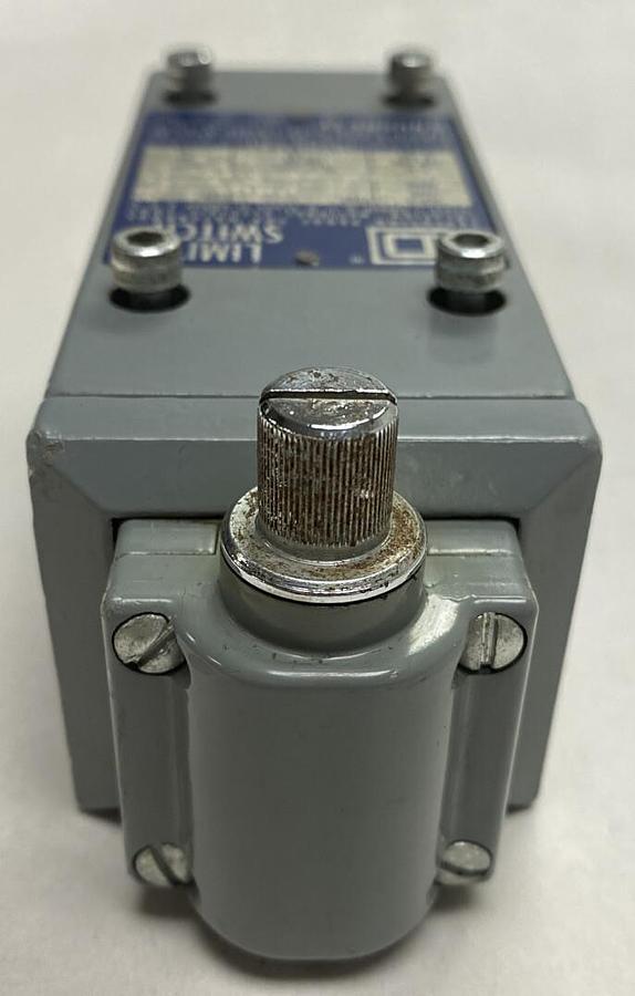 Square D,BR53B2,Class 9007 Series A Limit Switch NOS