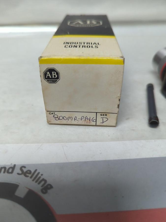 ALLEN-BRADLEY,800MR-PA16,ILLUMINATED PUSH BUTTON SERIES D 110/120V 50/60HZ NOS