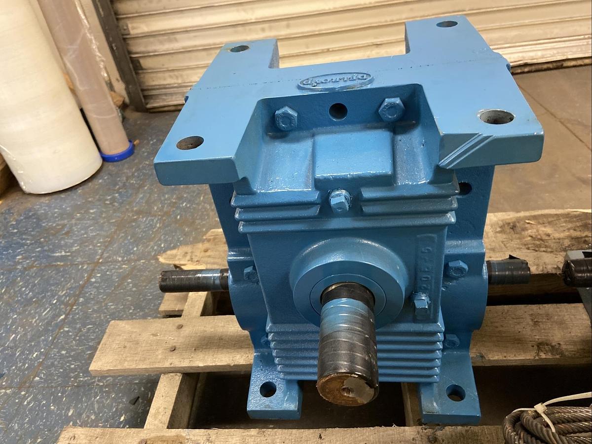 Used Delroyd,E40-089-B4,Worm Gear Reducer E40-089-B4 Ratio 5-1/6:1 Refurbished