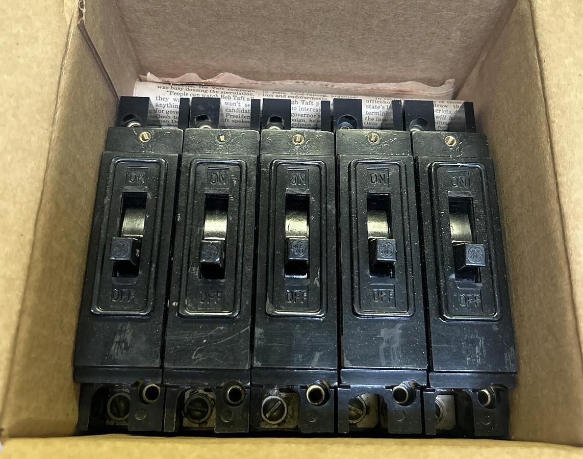 Used GENERAL ELECTRIC,TE11030,CIRCUIT BREAKER 30A 125V LOT OF 5