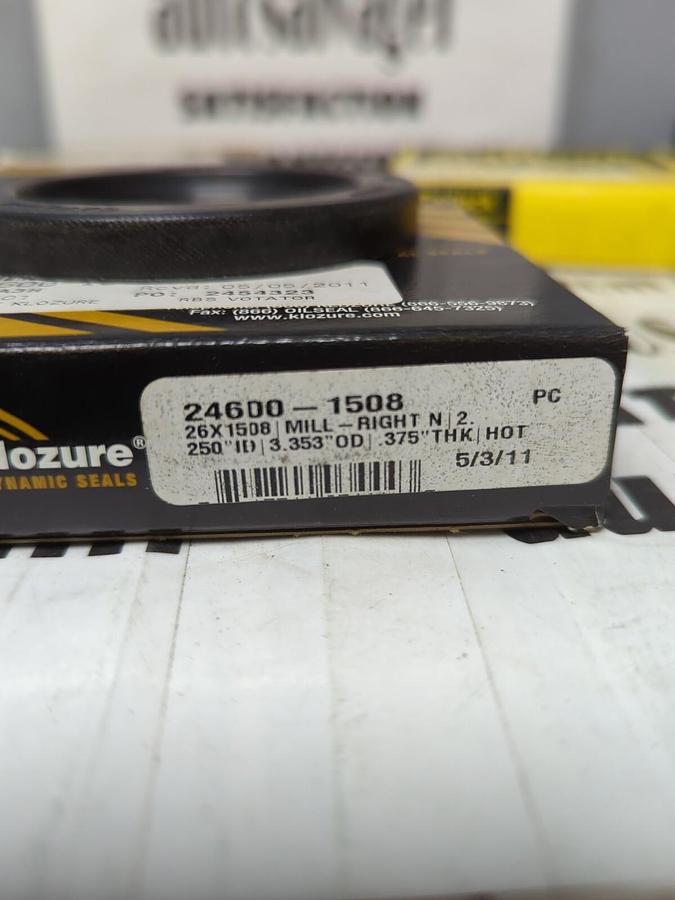 GARLOCK KLOZURE,24600-1508,OIL SEALS 2.250X3.353X0.375 LOT OF 3 NOS