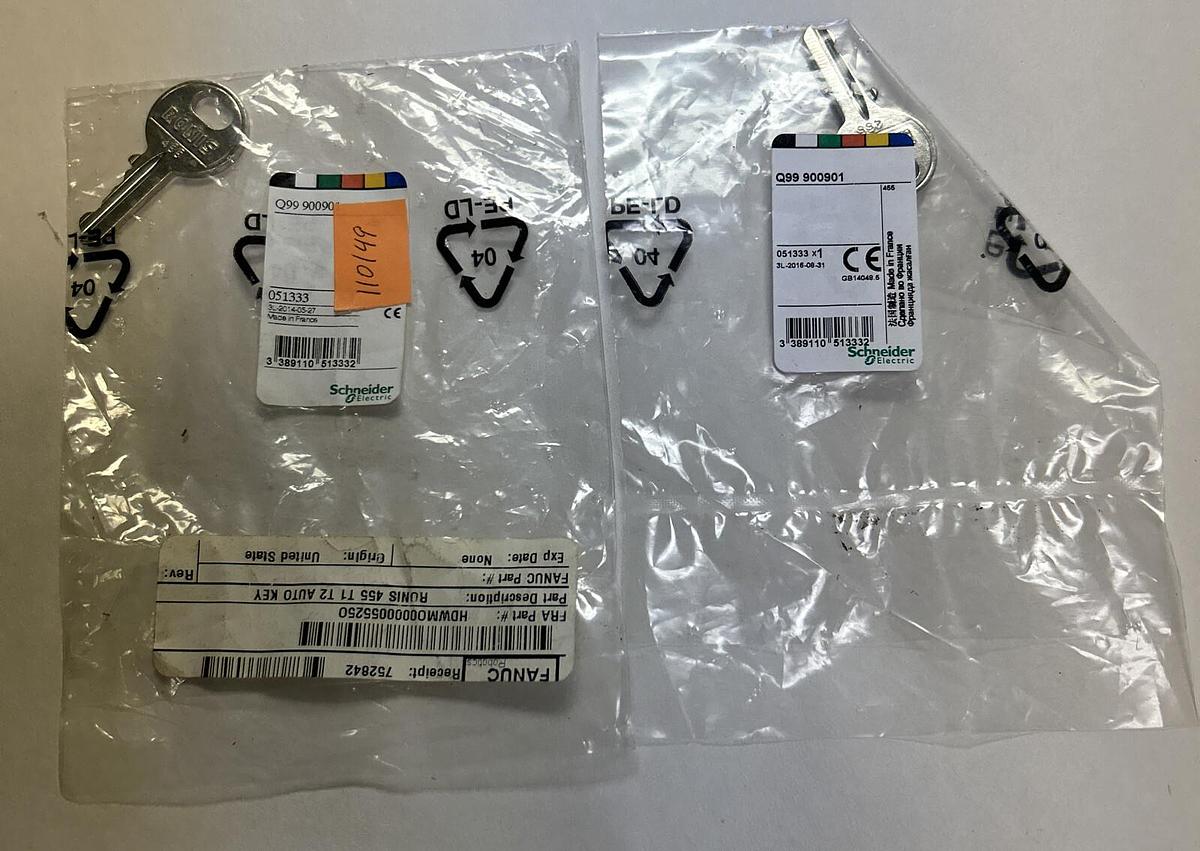 SCHNEIDER ELECTRIC,Q99900901,KEY LOT OF 2 NEW
