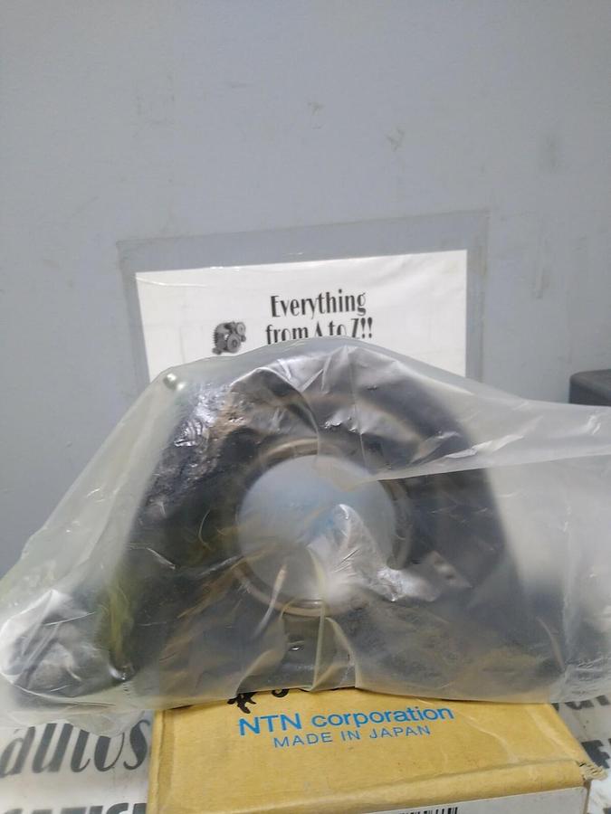 NTN,UCP-2.3/16,PILLOW BLOCK BEARING 2-3/16 INCH BORE NOS