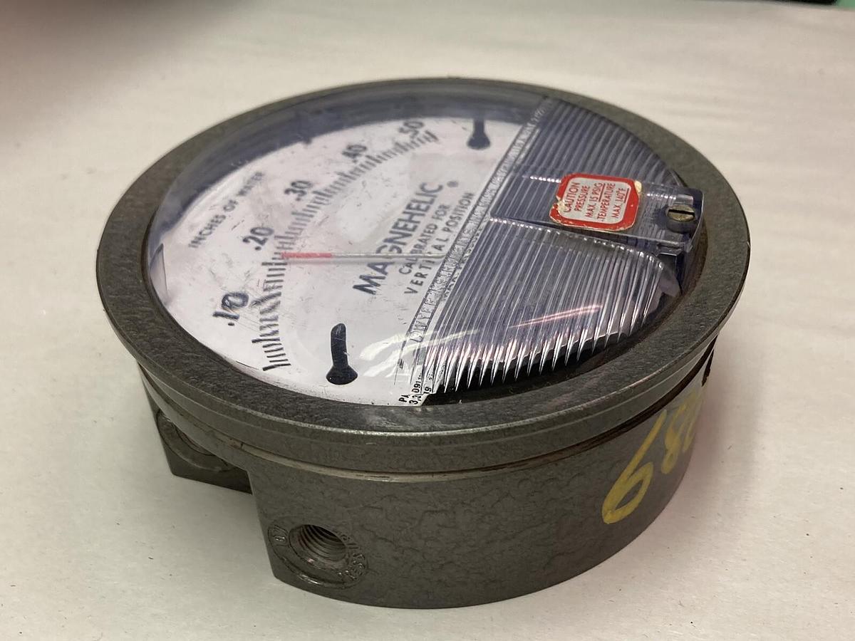 Used Dwyer,2000-0C,Magnehelic Differential Pressure Gauge 15 PSIG