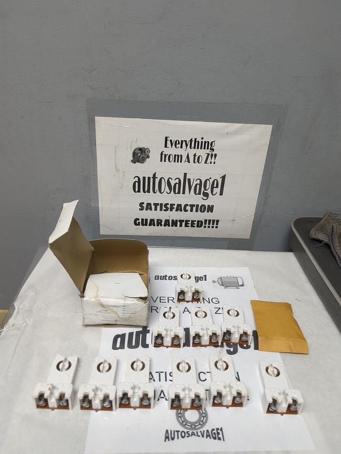 GE,318F,LAMP HOLDER 600W 600V BOX OF 10 NEW