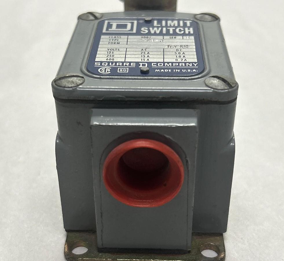 Used SQUARE D,9007-TUB3,LIMIT SWITCH W/ ROLLER LEVER