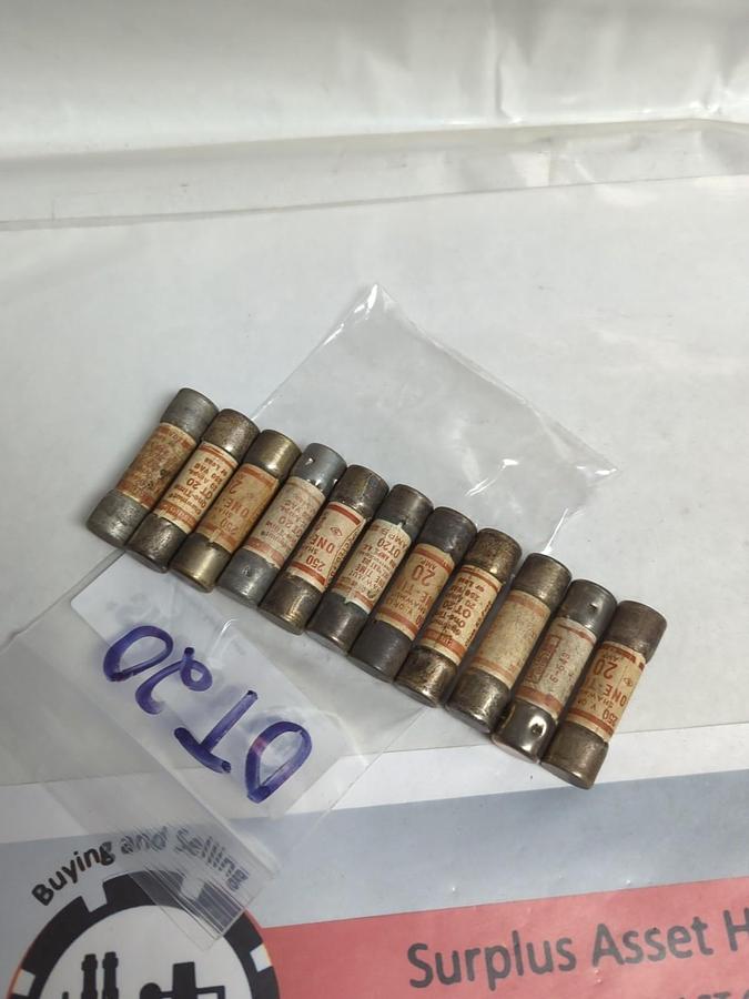 Used GOULD SHAWMUT,OT20,ONE TIME 20 AMP FUSE LOT OF 11 PRE-OWNED