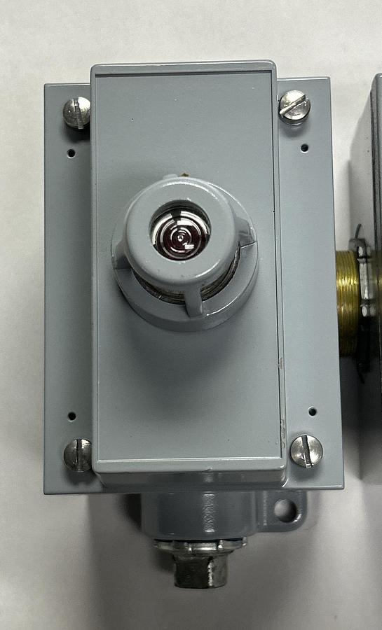 ALLEN BRADLEY,600-TCD7,SER E MANUAL STARTING SWITCH NEW NO BOX