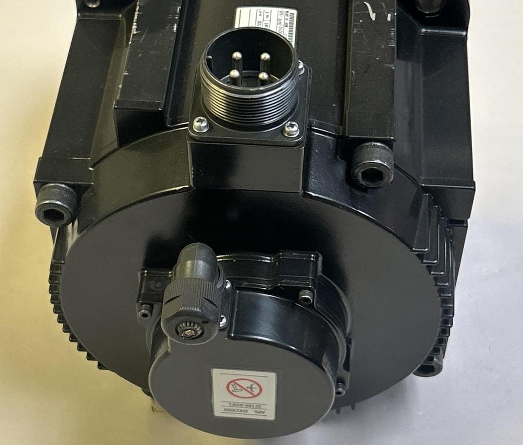 Used YASKAWA,SGMGV-44D3A61,AC SERVO MOTOR 4.4KW 16.5A 400V