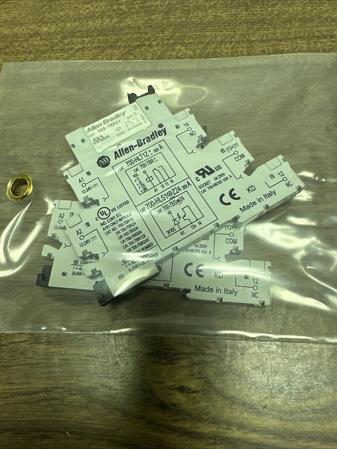 Allen Bradley,700-HLS1Z24,Relay Catalog LOT of 2
