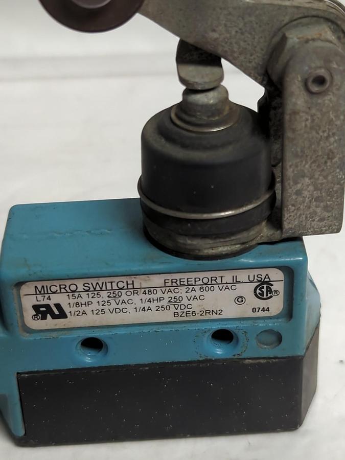 Used MICRO SWITCH,BZE6-2RN2,LIMIT SWITCH PRE-OWNED