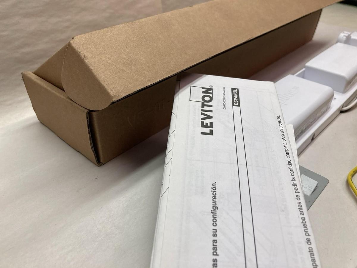 Leviton,361RC-Z02,Ballast Lampholder System Instant Start