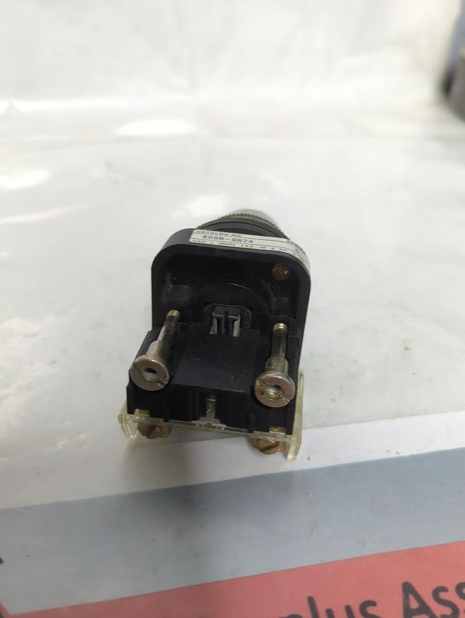 Used ALLEN BRADLEY,800H-QR24,SERIES C PILOT LIGHT GREEN MISSING BULB PRE-OWNED