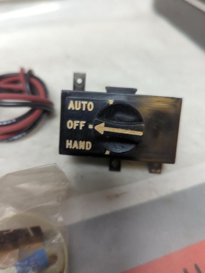 ALLIS CHALMERS,25-107-200-801,SELECTOR SWITCH H.O.A. KIT NOS