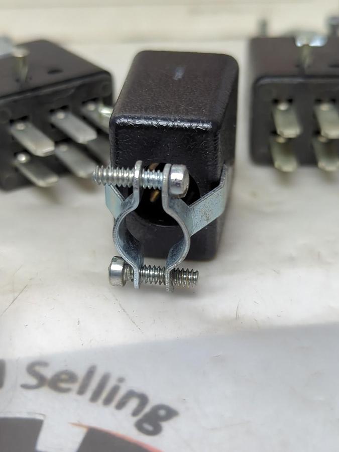 TRW,P306-CCT,CINCH CONNECTORS BOX OF 10 PCS NOS