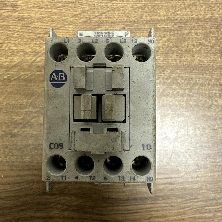 Used Allen Bradley,100-C09*10 A,Control Relay