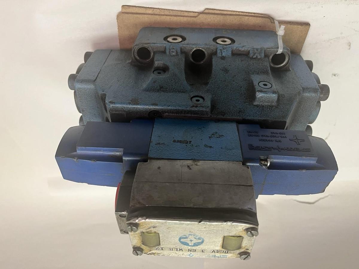 Used SPERRY VICKERS,DG5S-8-2N-WLB-11,DIRECTIONAL VALVE DGV4-3-6N-WLB-12 PILOT 120V CO