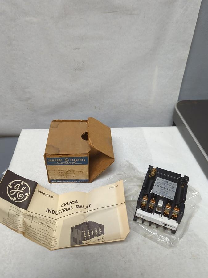 GENERAL ELECTRIC,CR120A04003AA,RELAY 300V NOS