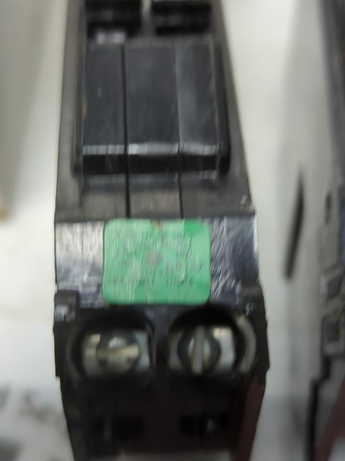 Used GENERAL ELECTRIC,TR1515,TANDEM CIRCUIT BREAKER 15 AMP 1-POLE LOT OF 10 PRE-OWNED