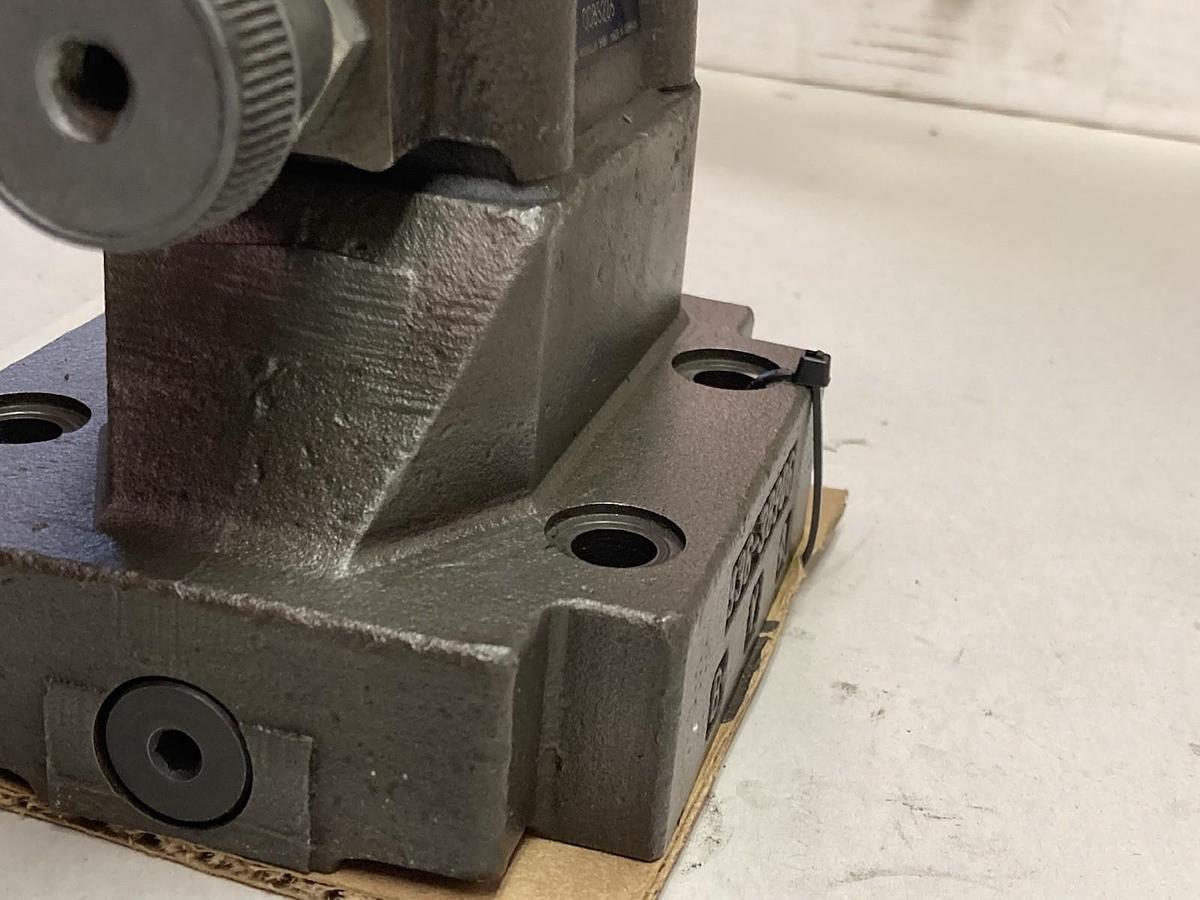 Denison,R4V06-535-10-A1 with S26-34680-0,Hydraulic Valve