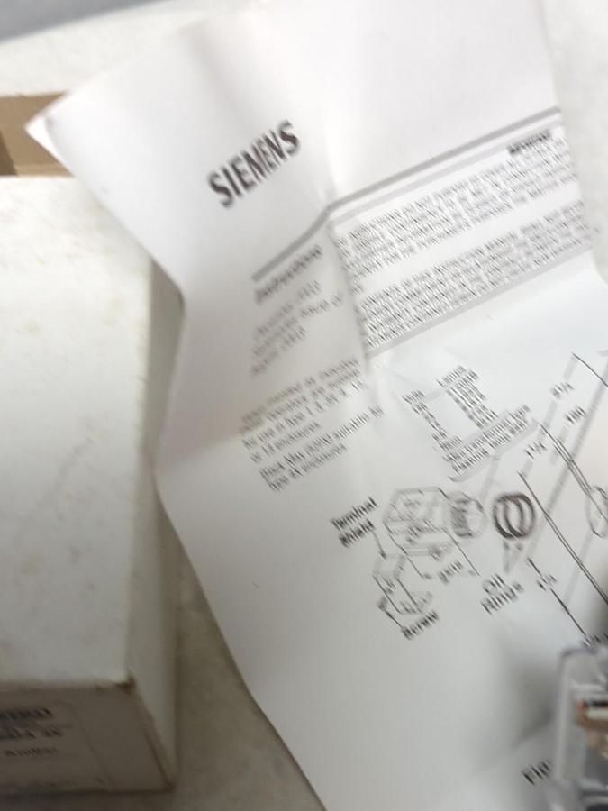 SIEMENS,52PY4E9,PILOT LIGHT AMBER NEMA 4X 120V AC/DC NOS