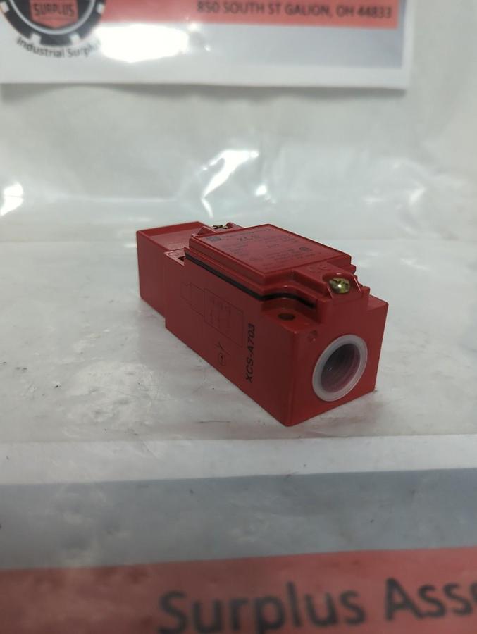 TELEMECANIQUE,IEC 947-5-1,SAFETY LIMIT SWITCH 240V 3A NOS